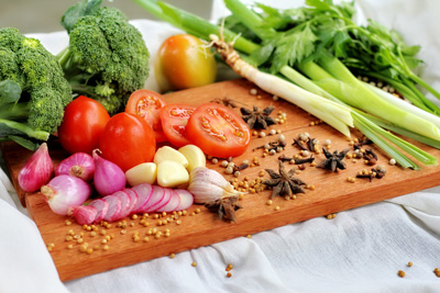 A cutting board with vegetables
